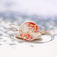 Bracelet en céramique rouge corail et orangé, doré à l'or fin - Modèle Fleur de Grenadier - Cala Gioia