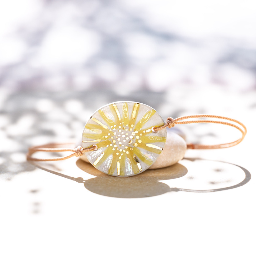 Bracelet en céramique jaune et blanc, doré à l'or fin - Modèle Flore Étoilée - Cala Gioia