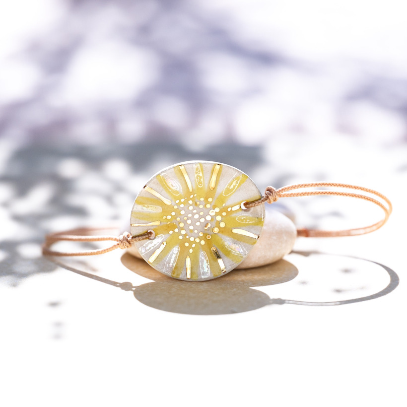 Bracelet en céramique jaune et blanc, doré à l'or fin - Modèle Flore Étoilée - Cala Gioia
