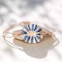 Bracelet en céramique bleu outre mer, doré à l'or fin - Modèle Cobalt Ensoleillé - Cala Gioia