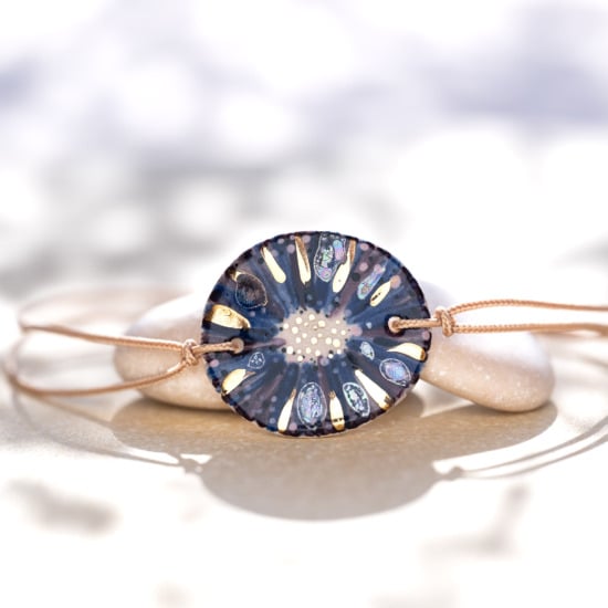 Bracelet en céramique bleu marine et violet, doré à l'or fin - Modèle Nuit Saphirée - Cala Gioia