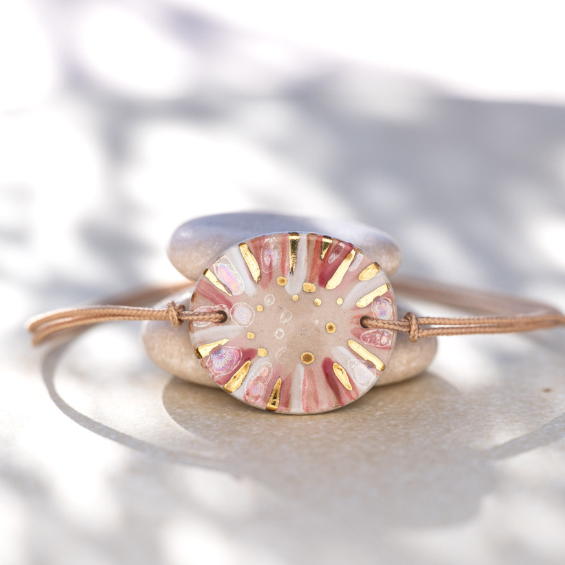 Bracelet en céramique rose et rose pale, doré à l'or fin - Modèle Tendresse Nacrée - Cala Gioia