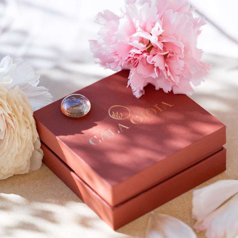 Carte cadeau CALA GIOIA Carte cadeau numérique Cala Gioia : notre écrin signature accompagné d'une renoncule pour illustrer l'élégance des bijoux artisanaux à offrir.